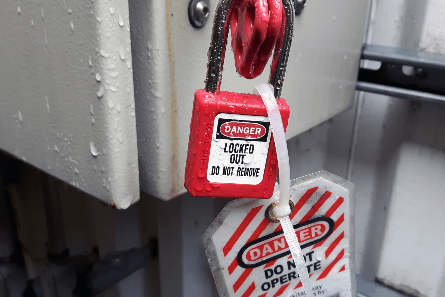LOCKOUT/TAGOUT What is it and why is it important?